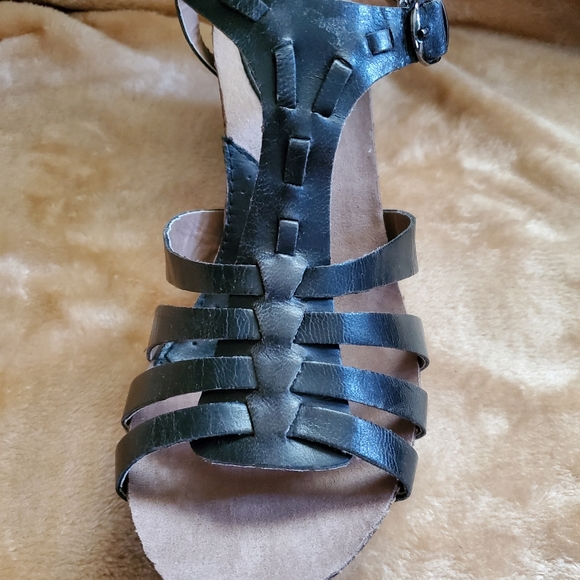 Pure Sole Low Heel Sandals - Picture 5 of 7